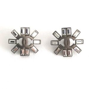 CC CHANEL Classic Earrings - Authentic